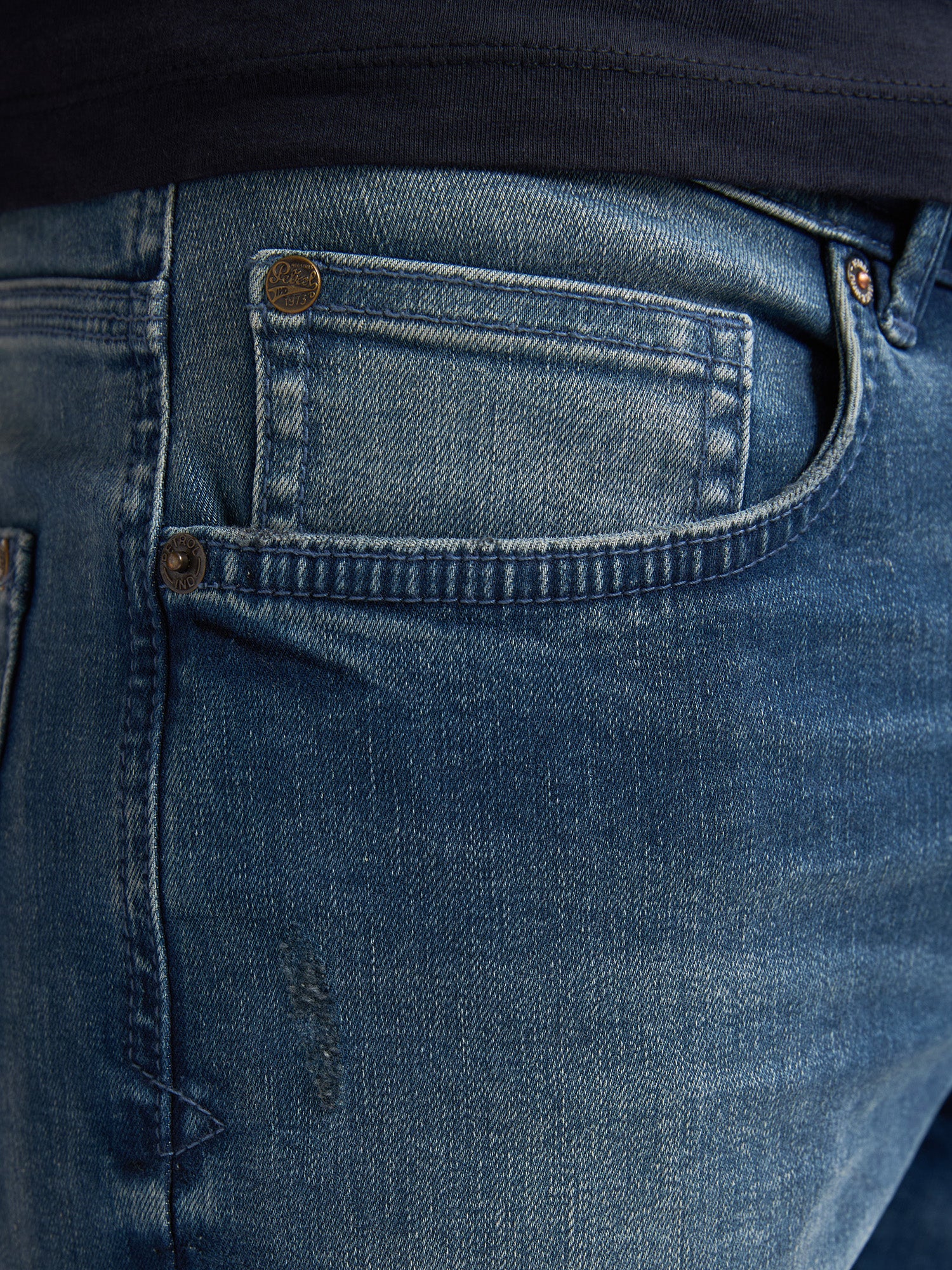 Medium indigo